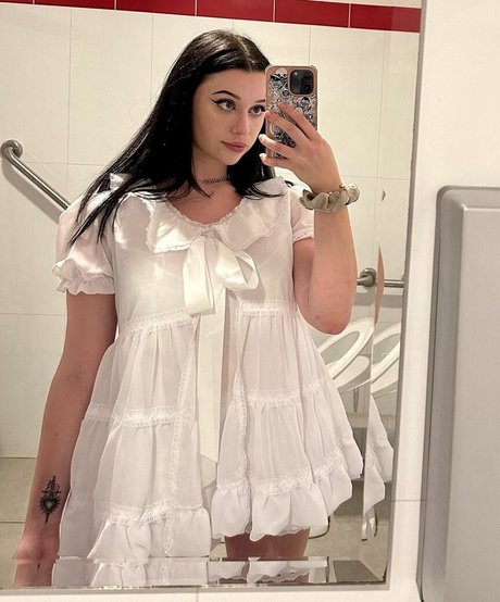 Nacktes geleaktes OnlyFans-Foto von Livbev