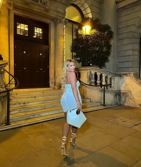 Nacktes geleaktes OnlyFans-Foto von Laura Gold