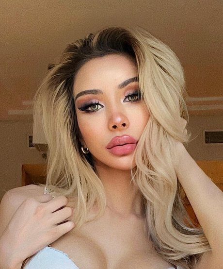 Nacktes geleaktes OnlyFans-Foto von Pinky Fox