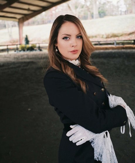 Elizabeth Gillies