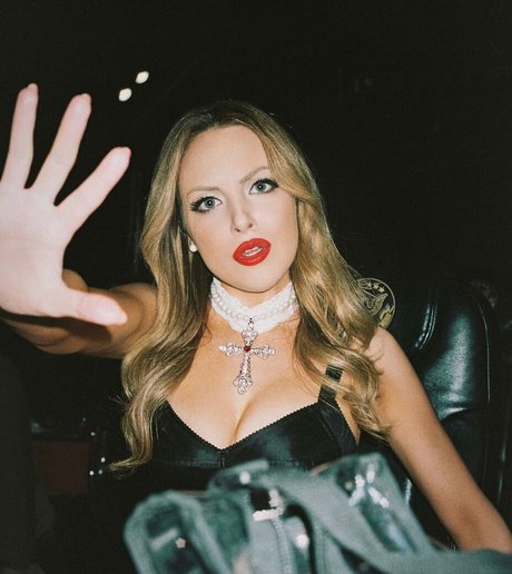 Elizabeth Gillies