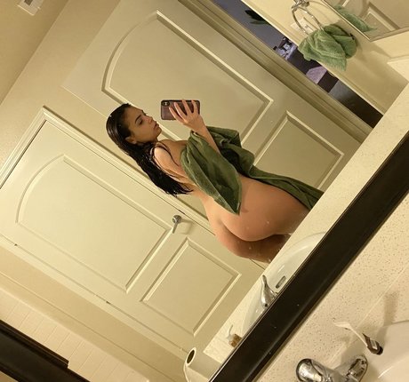 Nacktes geleaktes OnlyFans-Foto von Violet Starr