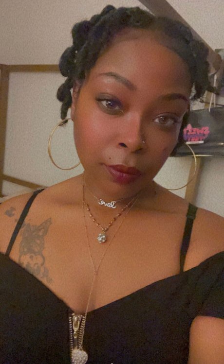 Nacktes geleaktes OnlyFans-Foto von Kween Loki