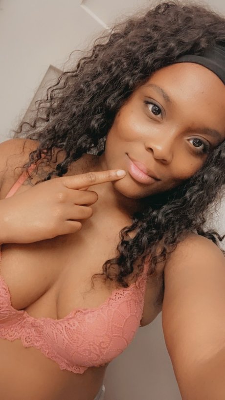Nacktes geleaktes OnlyFans-Foto von Octavia