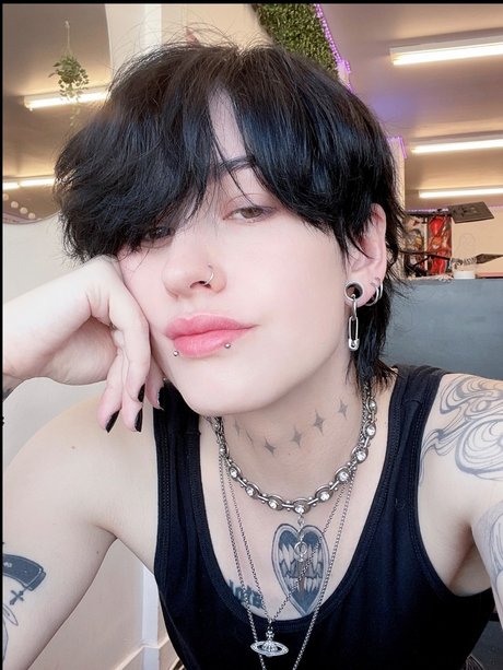 Nacktes geleaktes OnlyFans-Foto von Mika