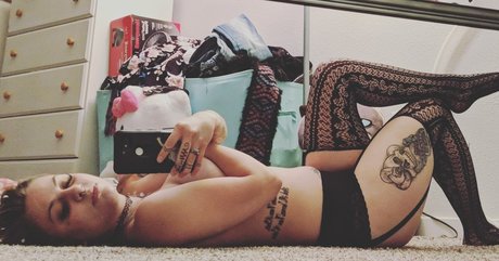 Nacktes geleaktes OnlyFans-Foto von Nova Skye