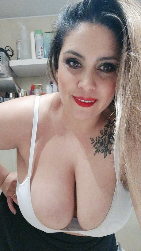 Nacktes geleaktes OnlyFans-Foto von Alma