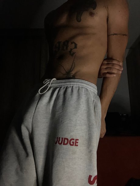 Nacktes geleaktes OnlyFans-Foto von No Angel
