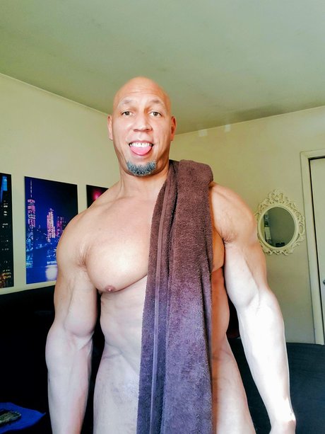 Nacktes geleaktes OnlyFans-Foto von Pec Daddy