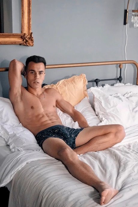 Nacktes geleaktes OnlyFans-Foto von Nikolis