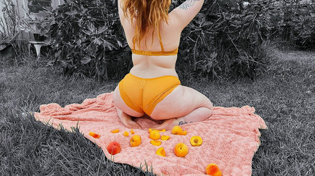 Nacktes geleaktes OnlyFans-Foto von Peachypinup