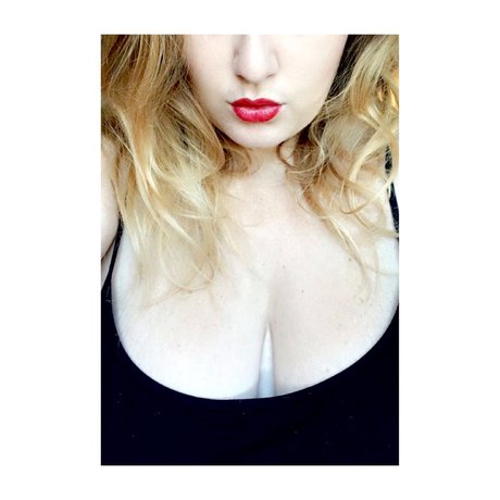 Nacktes geleaktes OnlyFans-Foto von Mika