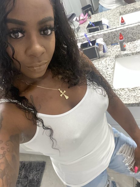 Nacktes geleaktes OnlyFans-Foto von Peach 