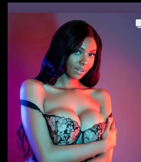 Nacktes geleaktes OnlyFans-Foto von Paris Sin