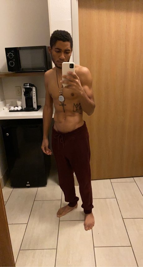 Nacktes geleaktes OnlyFans-Foto von Papa Yute