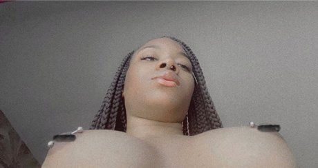 Nacktes geleaktes OnlyFans-Foto von Ferrariimami