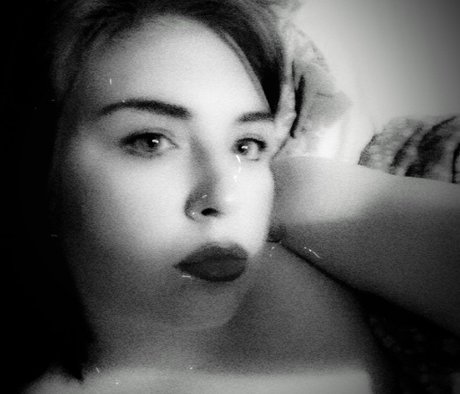 Nacktes geleaktes OnlyFans-Foto von Orla Blue