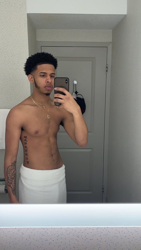 Nacktes geleaktes OnlyFans-Foto von Prettyboiie