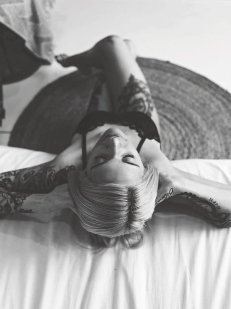 Nacktes geleaktes OnlyFans-Foto von Court