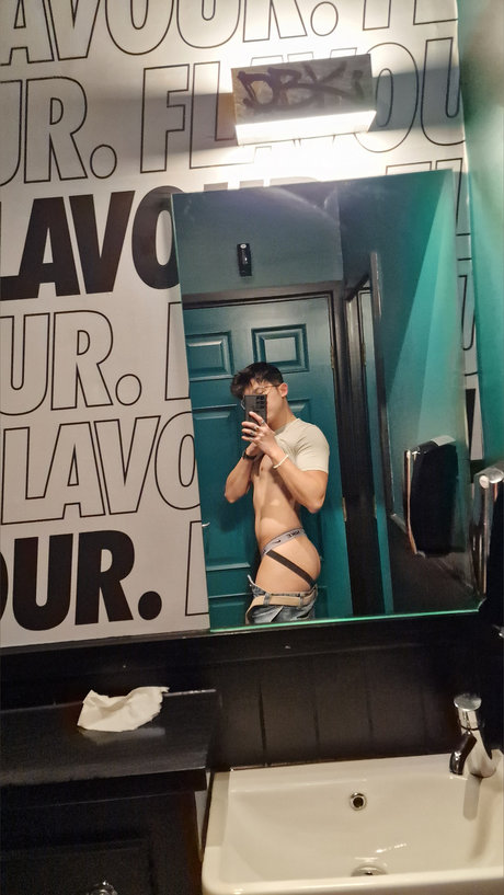 Nacktes geleaktes OnlyFans-Foto von Jj
