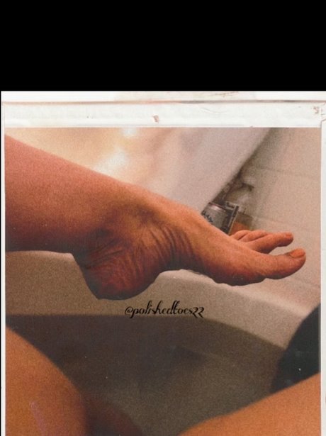 Nacktes geleaktes OnlyFans-Foto von Polished Toes