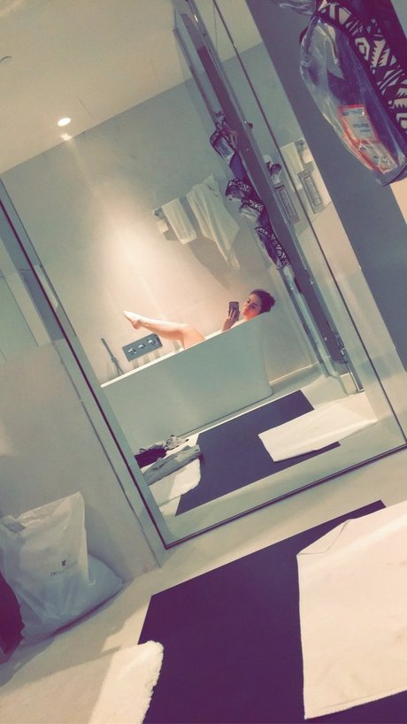 Nacktes geleaktes OnlyFans-Foto von Pixie 