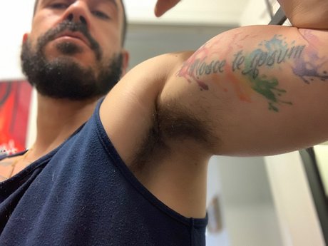 Nacktes geleaktes OnlyFans-Foto von Mike Pitts