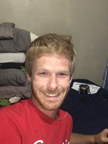 Nacktes geleaktes OnlyFans-Foto von Dustin Menchue