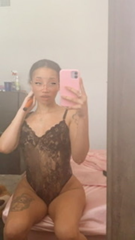Nacktes geleaktes OnlyFans-Foto von Tiny