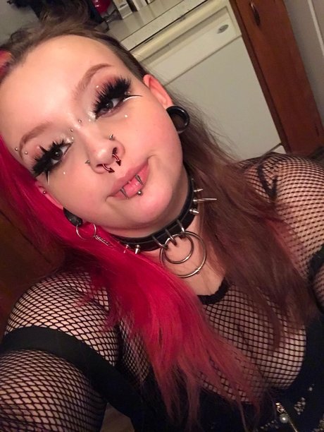 Nacktes geleaktes OnlyFans-Foto von Honeygoth