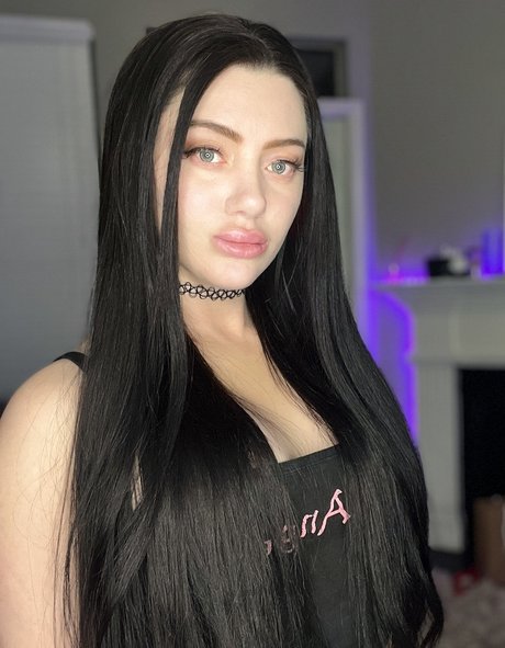 Nacktes geleaktes OnlyFans-Foto von Pink Fawn
