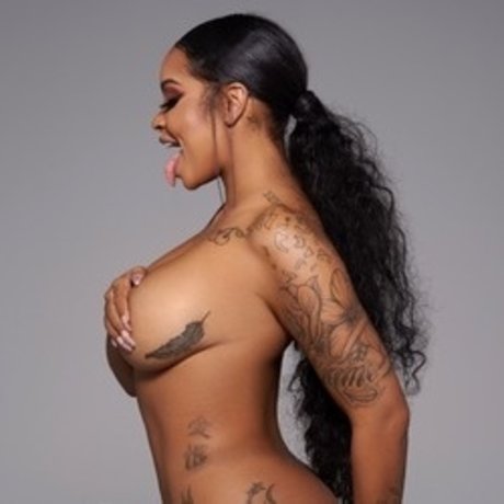 Nacktes geleaktes OnlyFans-Foto von Phfame4