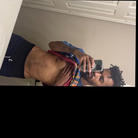 Nacktes geleaktes OnlyFans-Foto von Kaz Thomas