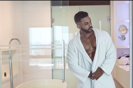 Nacktes geleaktes OnlyFans-Foto von Yuri Petrone