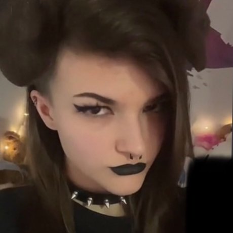 Nacktes geleaktes OnlyFans-Foto von Evelyn Puppy