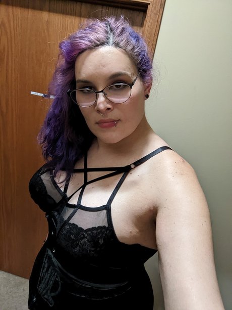 Nacktes geleaktes OnlyFans-Foto von Invasive Thot