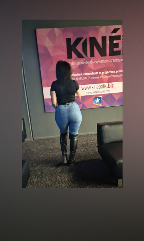 Nacktes geleaktes OnlyFans-Foto von Professora