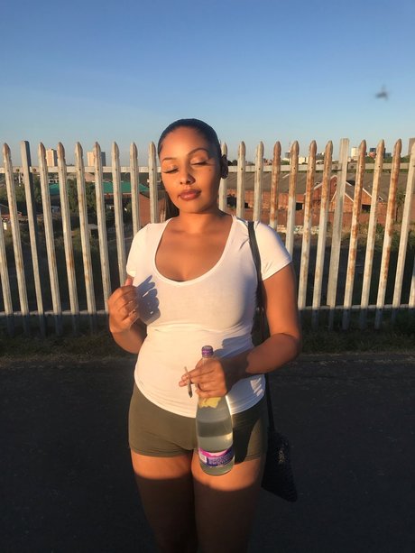 Nacktes geleaktes OnlyFans-Foto von Remhoney