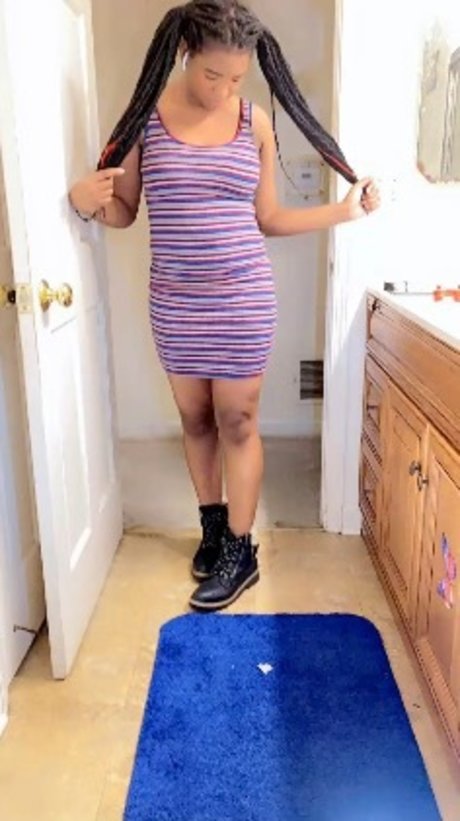 Nacktes geleaktes OnlyFans-Foto von Ashanti Harris