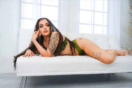 Nacktes geleaktes OnlyFans-Foto von Prettylillpotheadd