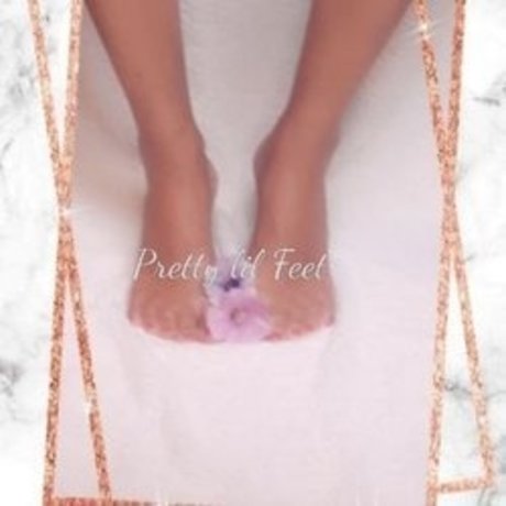 Nacktes geleaktes OnlyFans-Foto von Pretty Lil Feet