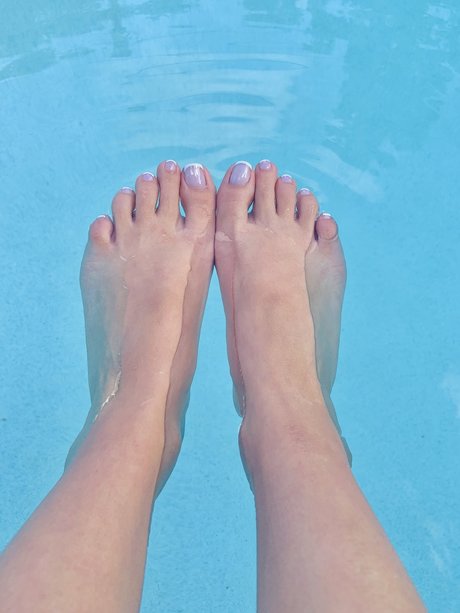 Nacktes geleaktes OnlyFans-Foto von Prettyleofeet