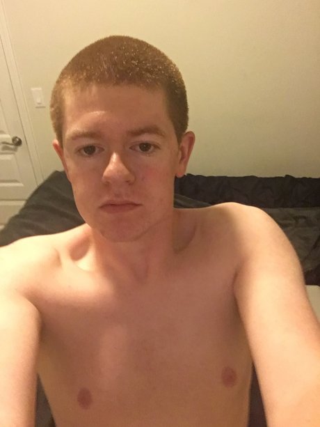 Nacktes geleaktes OnlyFans-Foto von Versplay