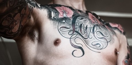 Nacktes geleaktes OnlyFans-Foto von River Bloom  Tattooed Hung Ampamp Smooth