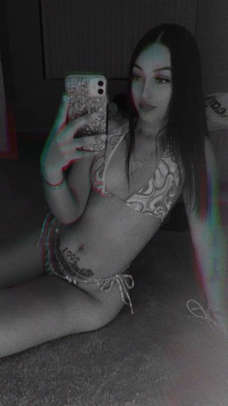 Nacktes geleaktes OnlyFans-Foto von Lexi Aguirre