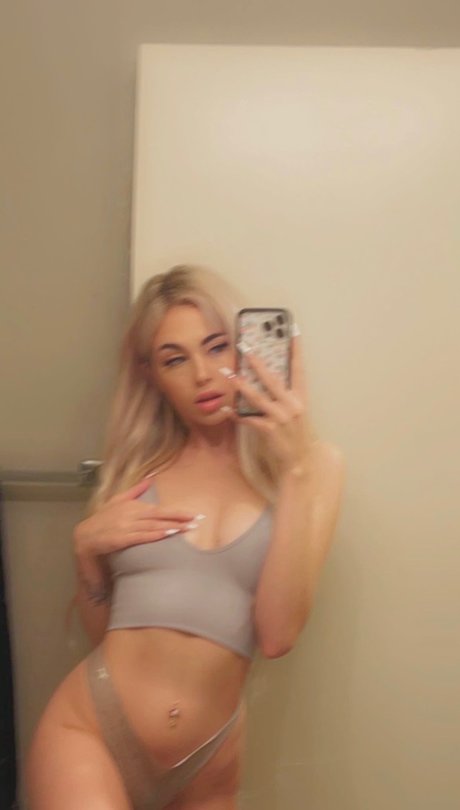 Nacktes geleaktes OnlyFans-Foto von  Renee Renn 
