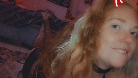 Nacktes geleaktes OnlyFans-Foto von Red