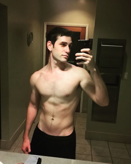 Nacktes geleaktes OnlyFans-Foto von Redleafzach