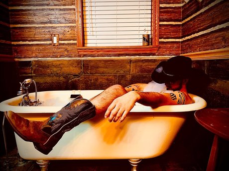 Nacktes geleaktes OnlyFans-Foto von Rebelheartedcowboy