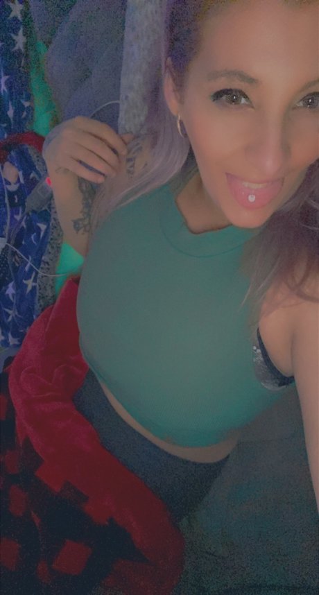 Nacktes geleaktes OnlyFans-Foto von Goldess